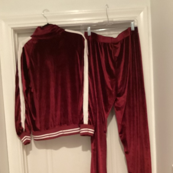 2 PC-VELVET VELOR TRACKSUIT ( Size: XL) ( Color: Wine Red) ( PREOWNED) - Picture 5 of 7